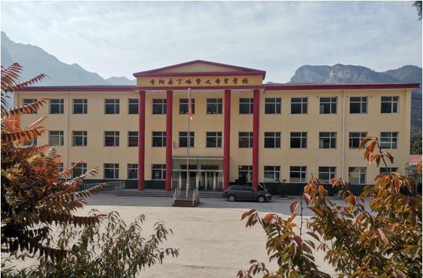 山西省昔陽縣丁峪摯文希望學(xué)校新建教學(xué)樓全貌 (摯文集團(tuán)供圖) 點(diǎn)擊進(jìn)入下一頁